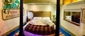 2 bedrooms, iron/ironing board, free WiFi, bed sheets - 1 of a kind (Astoria)