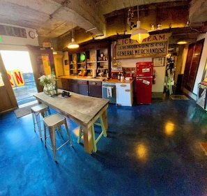 Dining - 1 of a kind (Astoria)