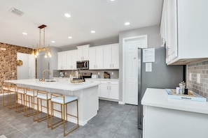 House (6 Bedrooms) | Private kitchen