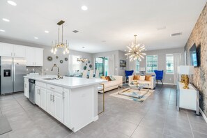 House (6 Bedrooms) | Interior