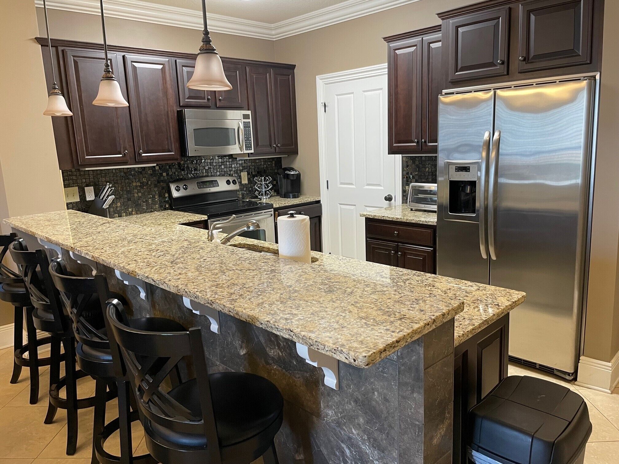 雪櫃、微波爐、焗爐、爐具