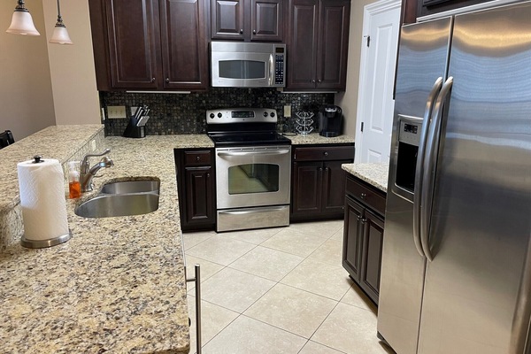 Refrigerador, microondas, horno, placa de cocina