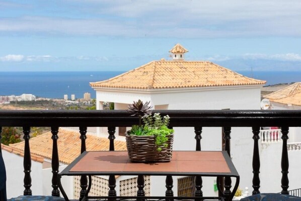 Maison, plusieurs lits | Balcon
