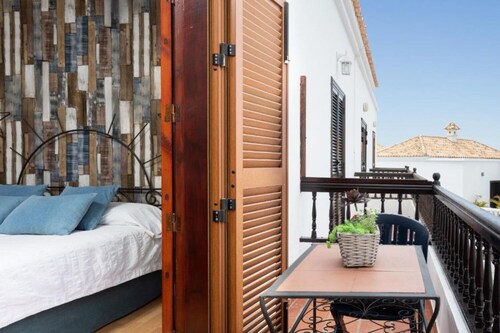 Lovely 2-bed House With Terrace and Pool, Chayofa