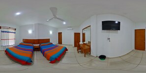 Escritorio, wifi gratis y ropa de cama 