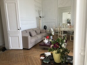Living area - Apartment all 1 floor with terrace balcony 40 m from the beach and center (Villers-sur-Mer)