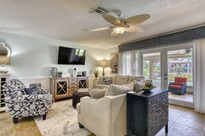 Smart TV, books - Heated Pool-Waterfront-Boat Dock-Paradise (Cocoa Beach)