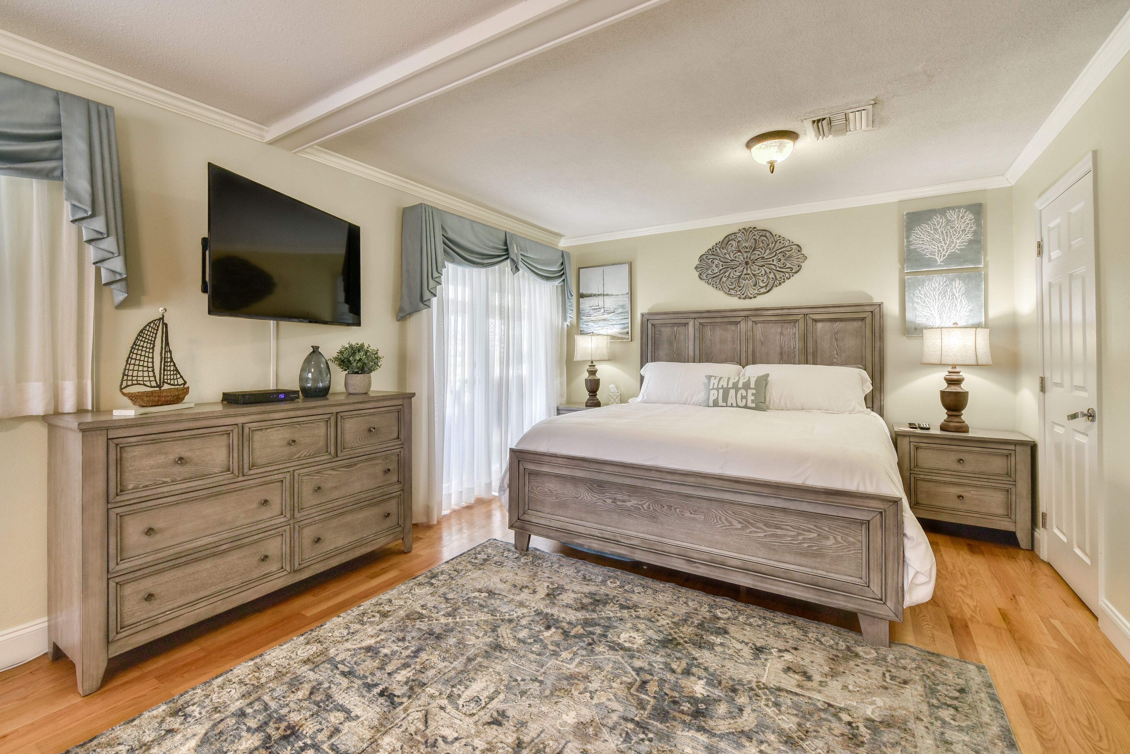 3 bedrooms, iron/ironing board, travel crib, WiFi