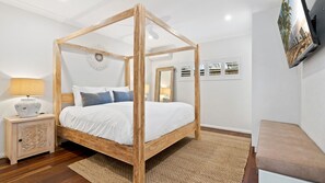 3 bedrooms, desk, iron/ironing board, travel cot