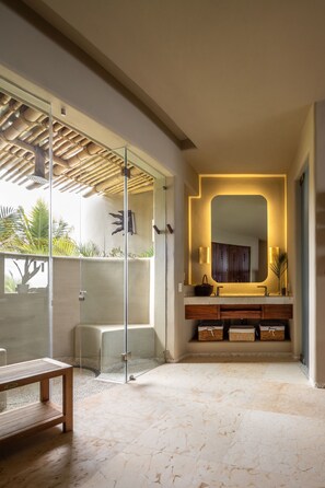 Villa Club | Baño | Ducha y cabezal de ducha tipo lluvia