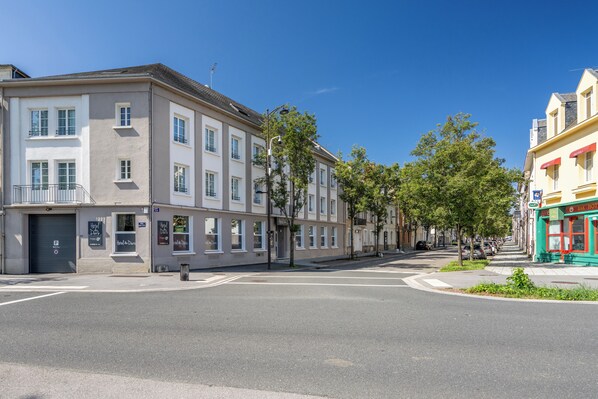 Front of property - Logis Hotel des Ducs (Alencon)