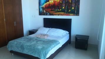 2 عدّة غرف نوم وواي فاي وملاءات أسرّة