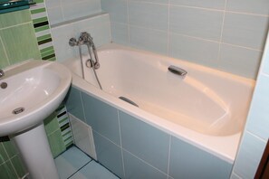 Bathtub - VD APARTMENTS (Yerevan)