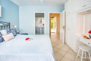 4 soveværelser, mørklægningsgardiner, strygejern/strygebræt