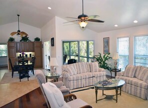 House (Sea Bell Home) | Living room