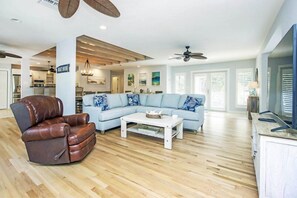 House (North Yachtsman) | Living room