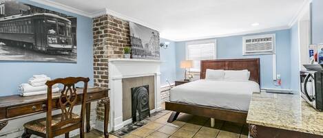 Iron/ironing board, bed sheets