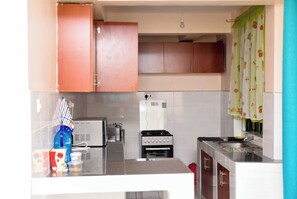 Frigorífic, microones, forn i placa de cuina