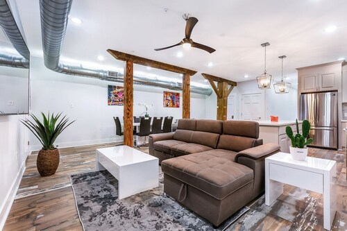 15% OFF Monthly | 10% OFF Weekly-Newly Renovated 4BD Penthouse