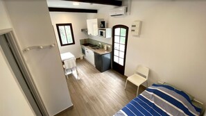 1 bedroom, desk, free WiFi, bed sheets
