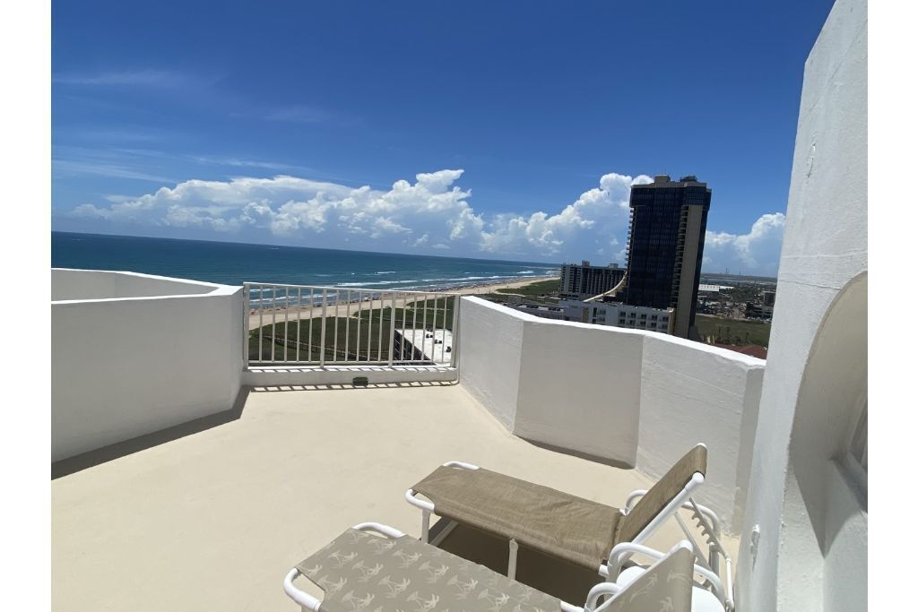 Gulf Facing Beachfront Penthouse with Private Rooftop and Resort-style Amenities