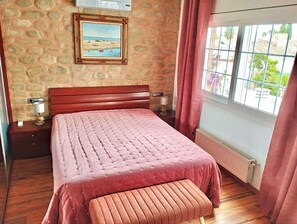 4 Schlafzimmer, Schreibtisch, Bügeleisen/Bügelbrett, Reisekinderbett