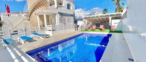 Outdoor pool, a heated pool