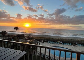 Property grounds - MARGIE’S OCEANFRONT DREAM PLACE with 55” TV (Myrtle Beach)