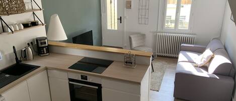 Fridge, microwave, oven, stovetop