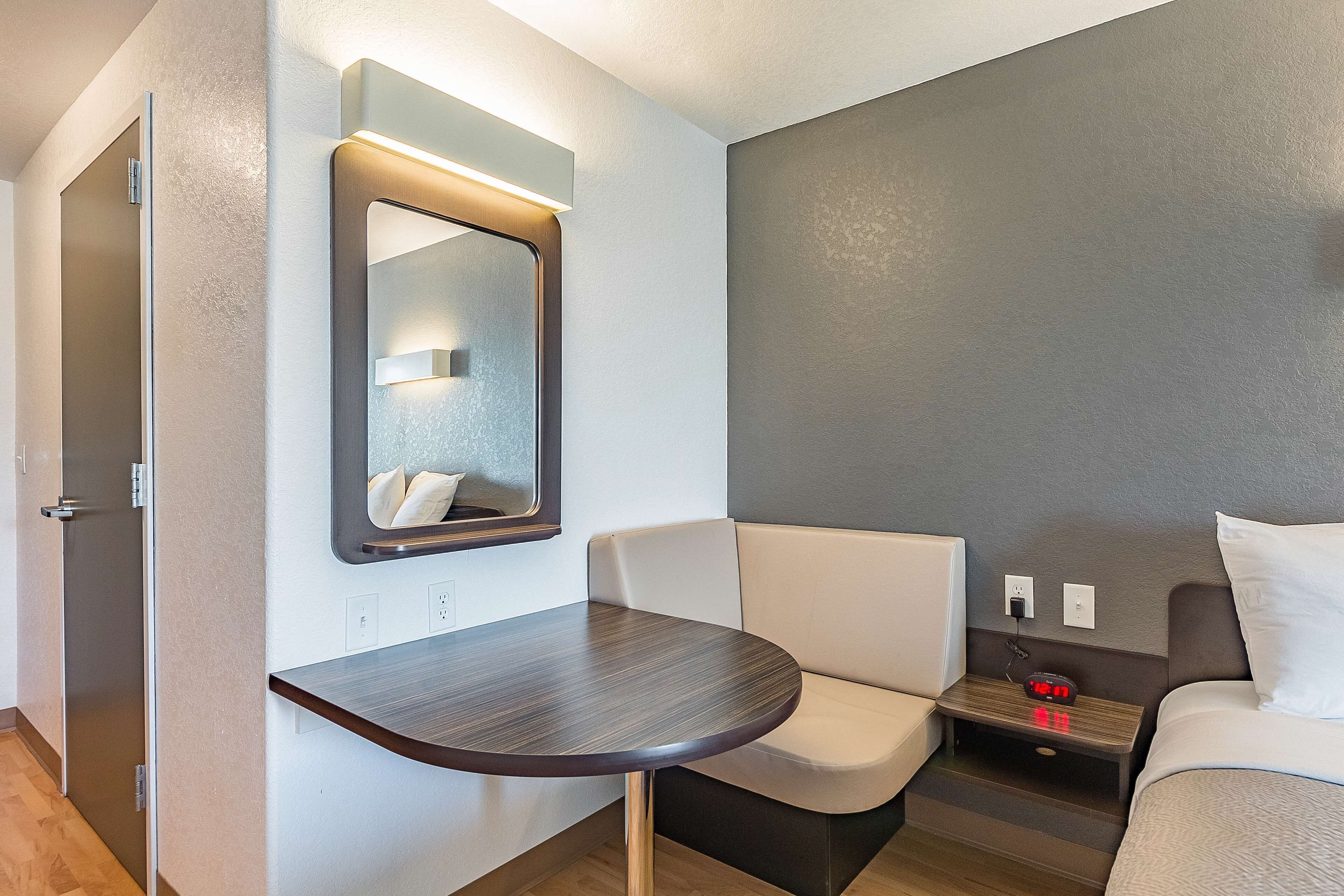 Minibar, wi-fi (inkludert) og sengetøy