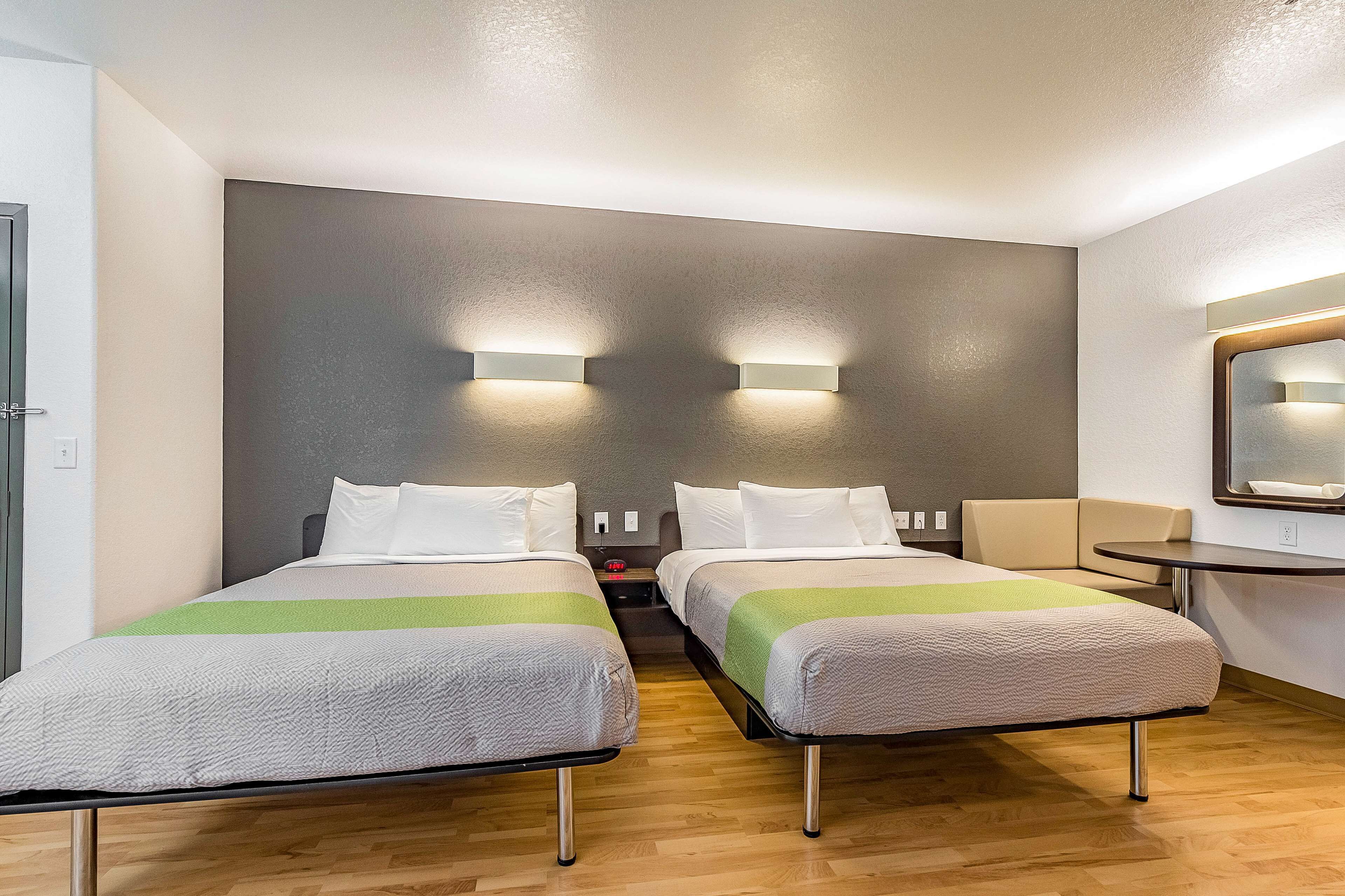 Minibar, wifi gratis y ropa de cama 