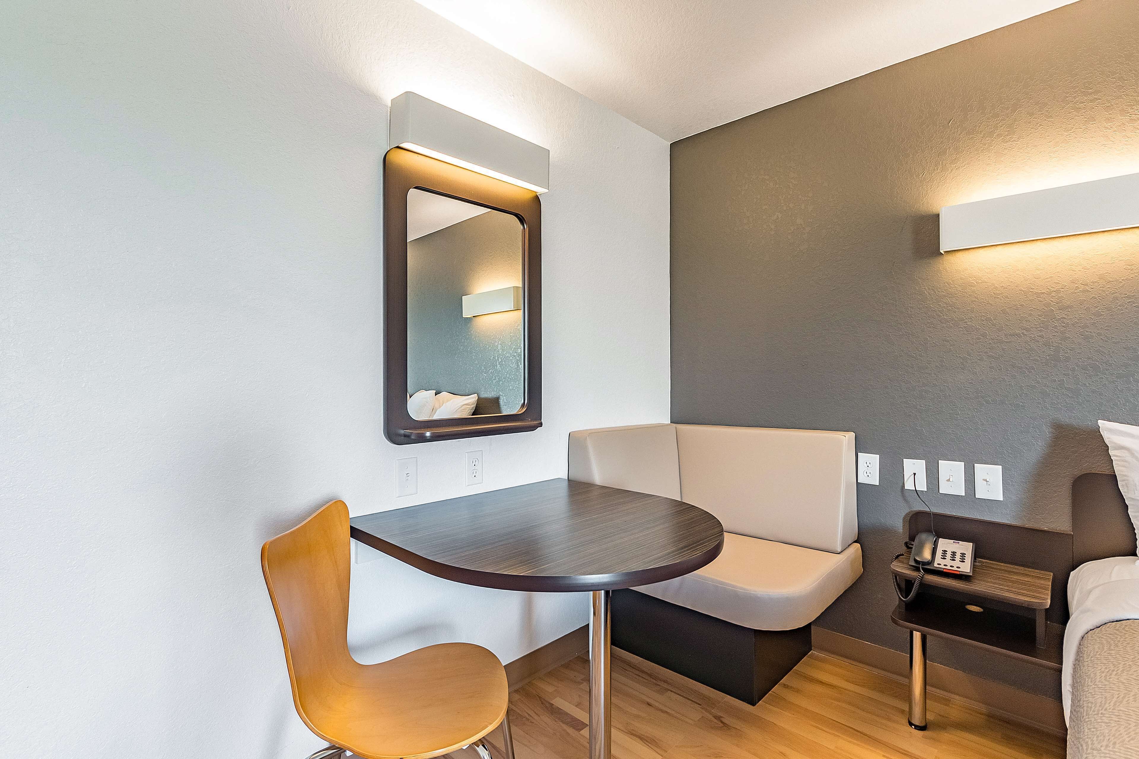 Minibar, wi-fi (inkludert) og sengetøy