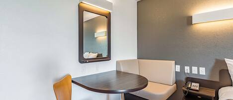 Minibar, free WiFi, bed sheets