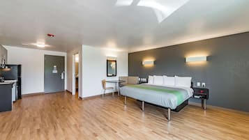 Minibar, free WiFi, bed sheets