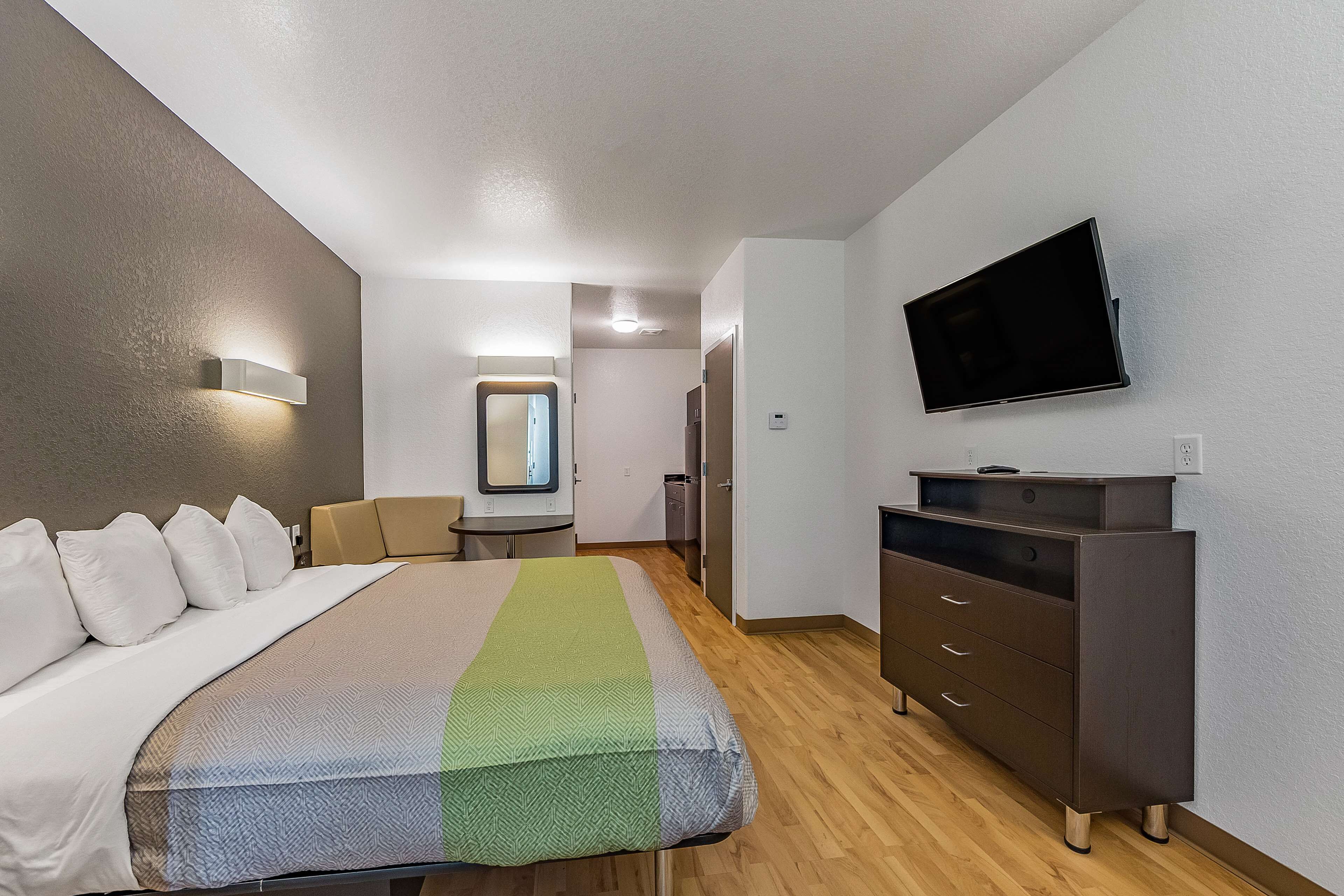 Minibar, wifi gratis y ropa de cama 