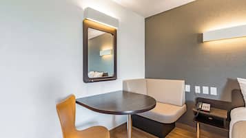 Minibar, wifi gratuïta i roba de llit