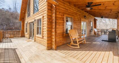 Hocking Hills Naturescape ~ Fast Wifi ~ Hot Tub ~ Close to the Caves, Trails