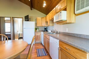 冰箱、微波炉、烤箱、炉灶