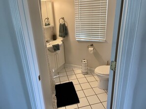 Combined shower/bathtub, hair dryer, towels, soap