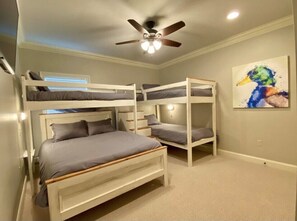 3 bedrooms, iron/ironing board, WiFi, bed sheets
