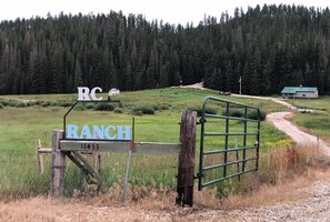 Property grounds - Rapid Creek Get Away (Hill City)