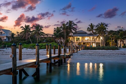 Luxury Beachfront Home-Lit Fishing Dock, Shelling, Stunning Sunrises- Golf Cart