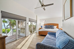 4 bedrooms, desk, iron/ironing board, free WiFi - Luxury Beachfront Home-Lit Fishing Dock, Shelling, Stunning Sunrises- Golf Cart (Captiva)