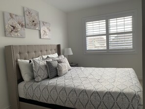 5 bedrooms, iron/ironing board, free WiFi, bed sheets