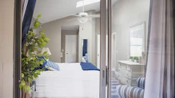 3 slaapkamers, een strijkplank/strijkijzer, gratis wifi, beddengoed