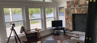 Ultimate couples getaway! Quiet and private Lakeside Cottage in the Adirondacks 