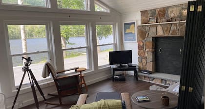 Ultimate couples getaway! Quiet and private Lakeside Cottage in the Adirondacks
