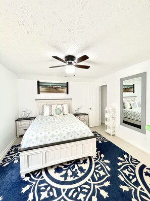 3 bedrooms, desk, iron/ironing board, travel cot