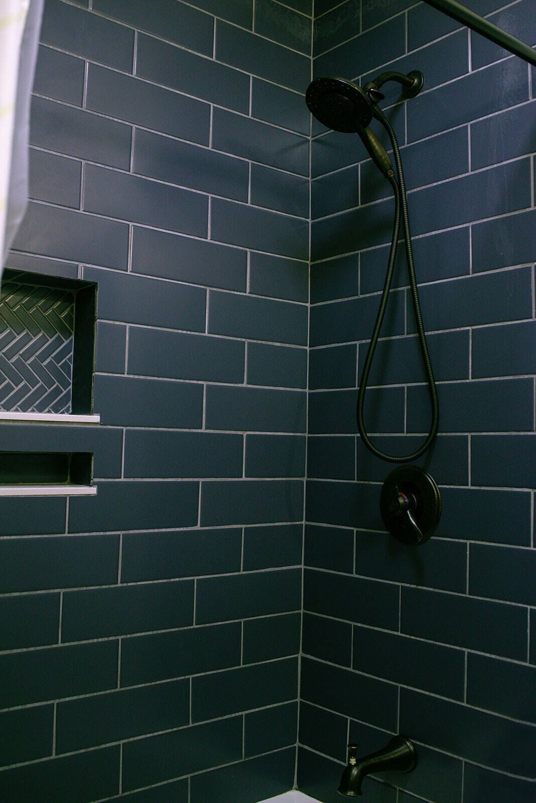 Combined shower/bathtub, hair dryer, towels, soap