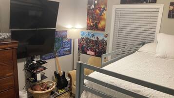 3 bedrooms, desk, iron/ironing board, free WiFi